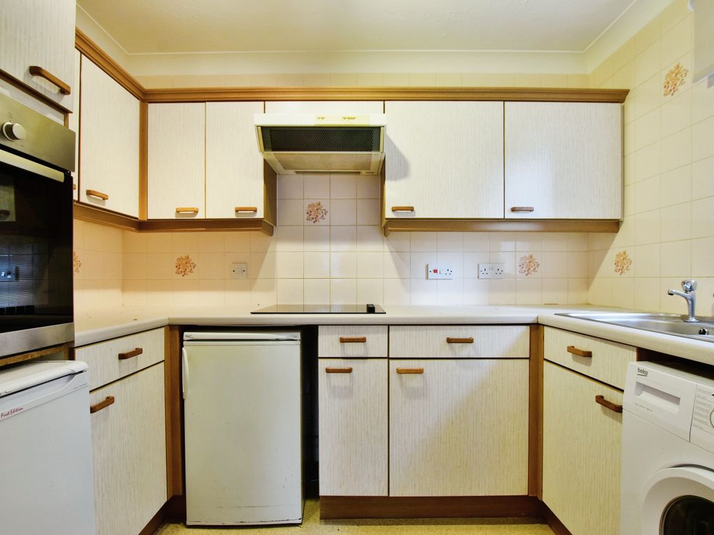 2 bed flat for sale in Park Road, Timperley, Altrincham WA15, £180,000
