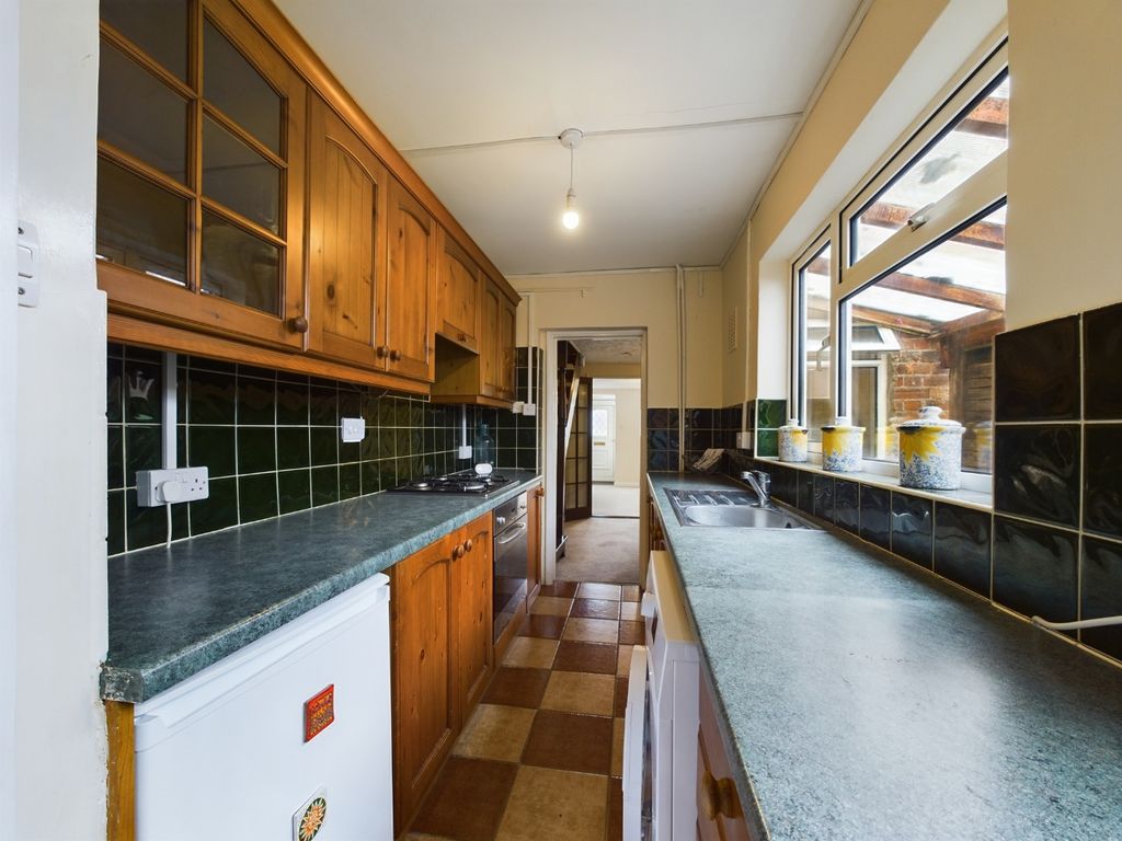 2 bed terraced house for sale in Buckingham Road, Aylesbury HP19, £250,000