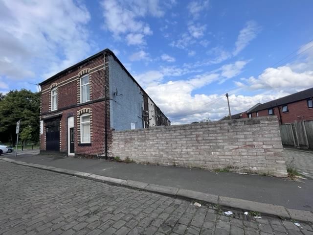3 bed flat for sale in Bell Lane, Bury BL9, £90,000