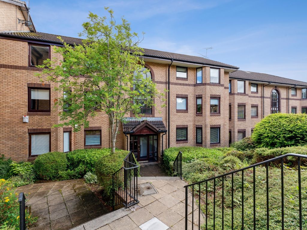 3 bed flat for sale in Riverside Gardens, Busby, Glasgow G76, £140,000