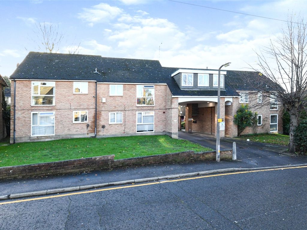 1 bed flat for sale in Junction Road, Warley, Brentwood CM14, £150,000
