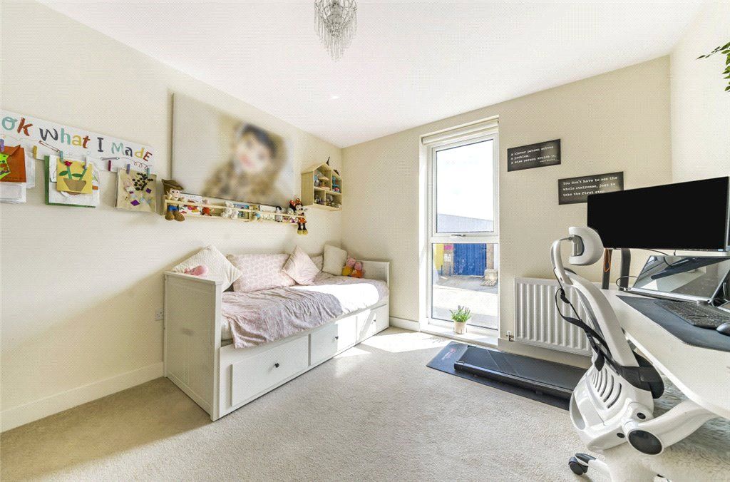 2 bed flat for sale in Jubilee Avenue, London E4, £145,250