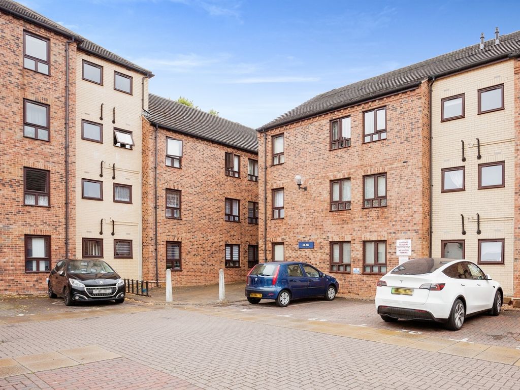 1 bed flat for sale in Woodlands Village, Sandal, Wakefield WF1, £67,500