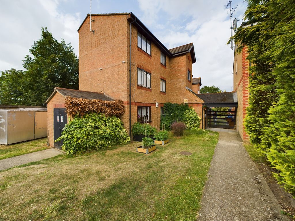 1 bed flat for sale in Victoria Way, Charlton SE7, £235,000