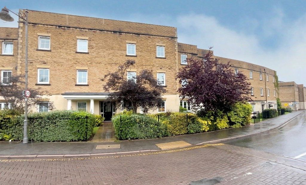 2 bed flat for sale in Dickens Heath Road, Shirley, Solihull B90, £190,000