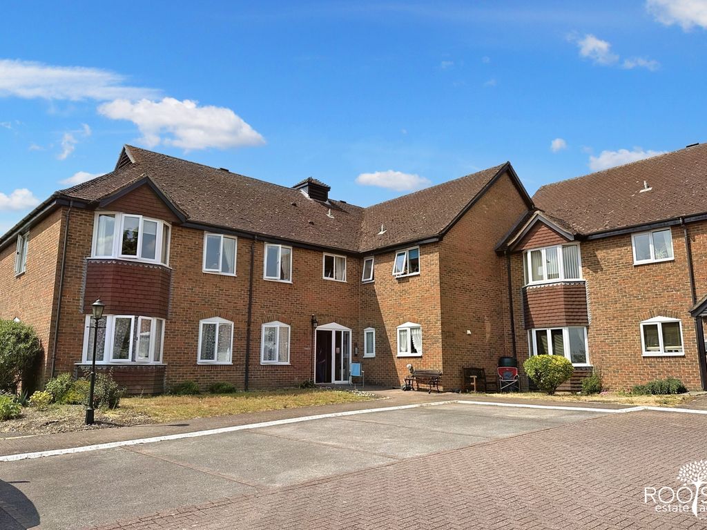 1 bed property for sale in Ferndale Court, Thatcham, Berkshire RG19, £110,000