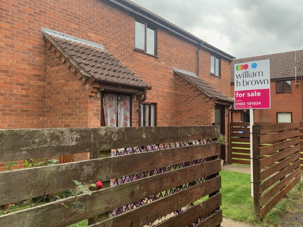 1 bed flat for sale in Spinners Court, Stalham, Norwich NR12, £120,000