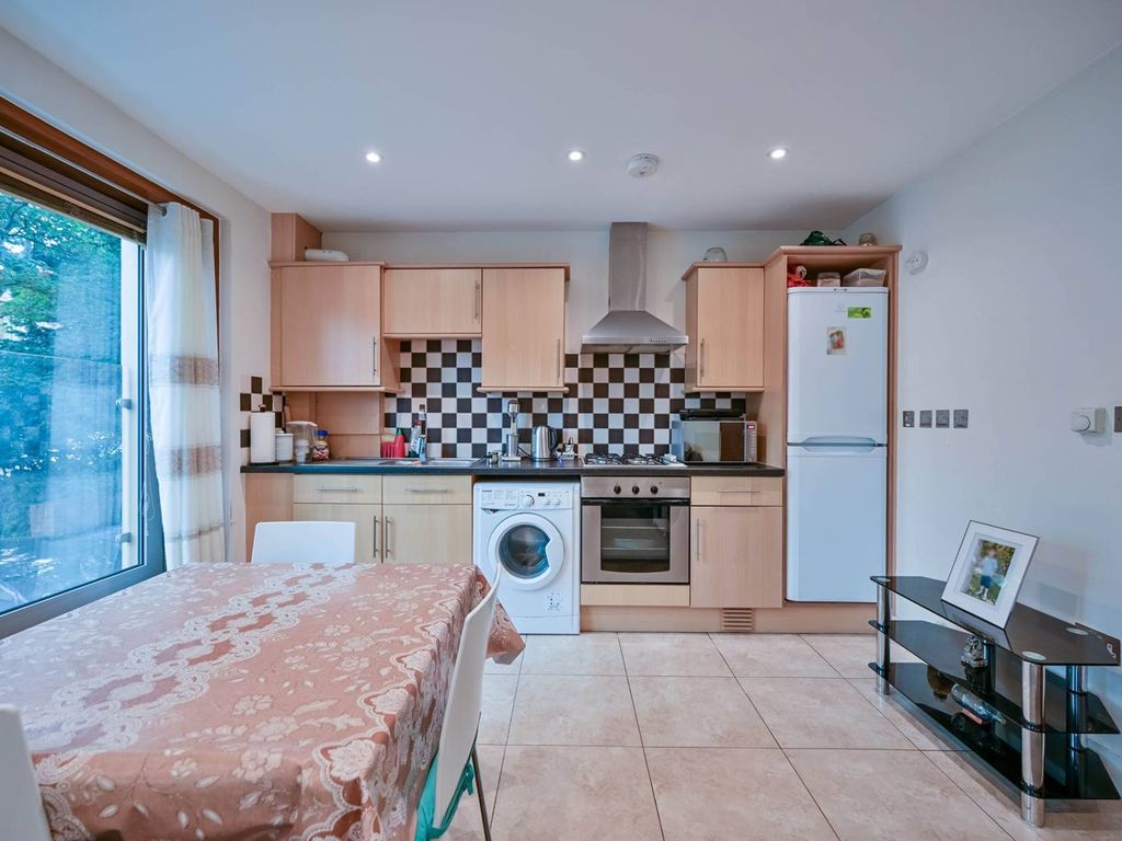1 bed flat for sale in Kingston Hill, Kingston, Kingston Upon Thames KT2, £240,000