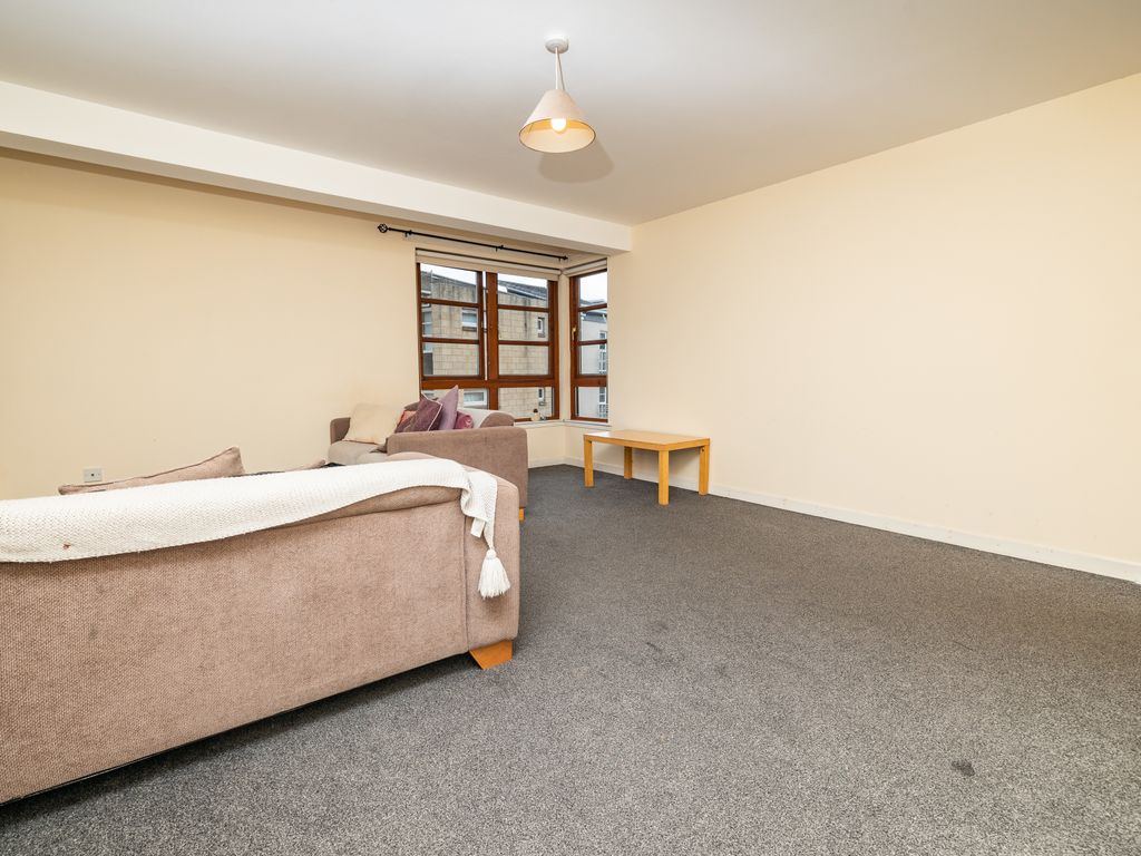2 bed flat for sale in Daniel Street, Dundee DD1, £140,000
