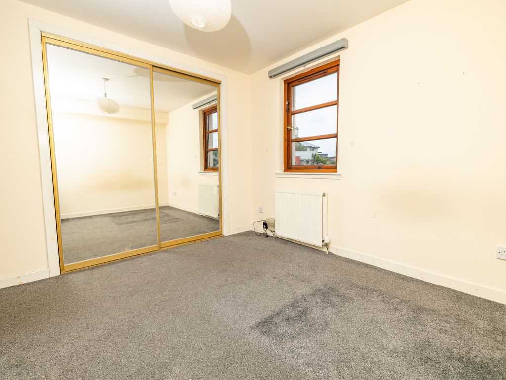 2 bed flat for sale in Daniel Street, Dundee DD1, £140,000