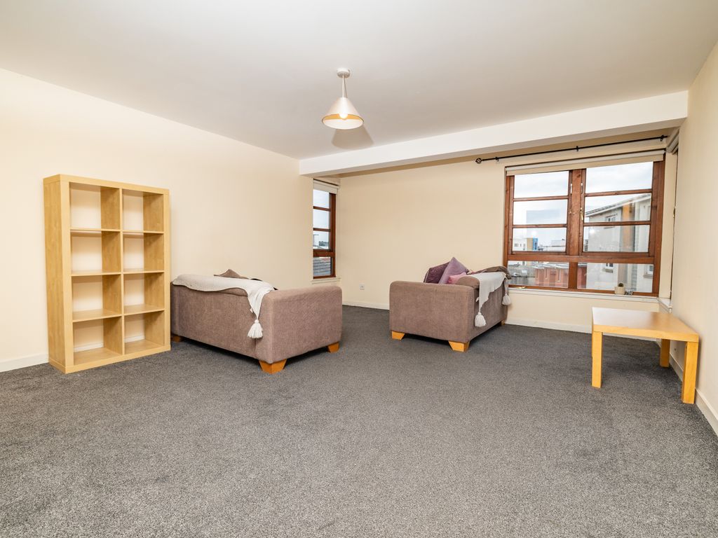 2 bed flat for sale in Daniel Street, Dundee DD1, £140,000