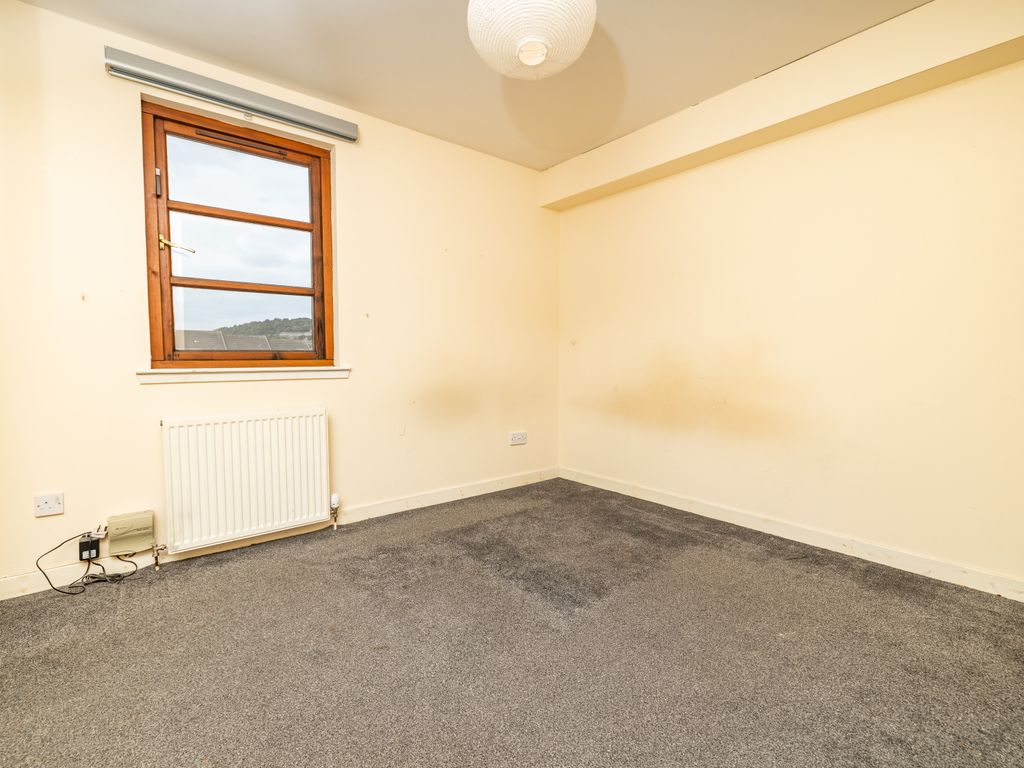 2 bed flat for sale in Daniel Street, Dundee DD1, £140,000