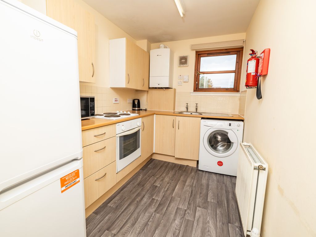 2 bed flat for sale in Daniel Street, Dundee DD1, £140,000