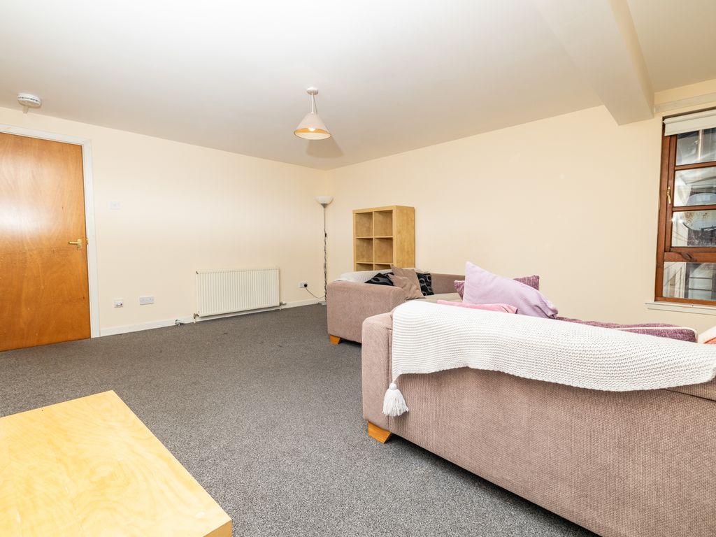 2 bed flat for sale in Daniel Street, Dundee DD1, £140,000