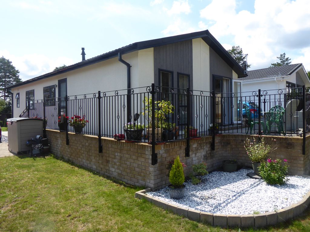 2 bed mobile/park home for sale in Maple Walk, Silver Mists Park, Ringwood, Dorset BH24, £250,000