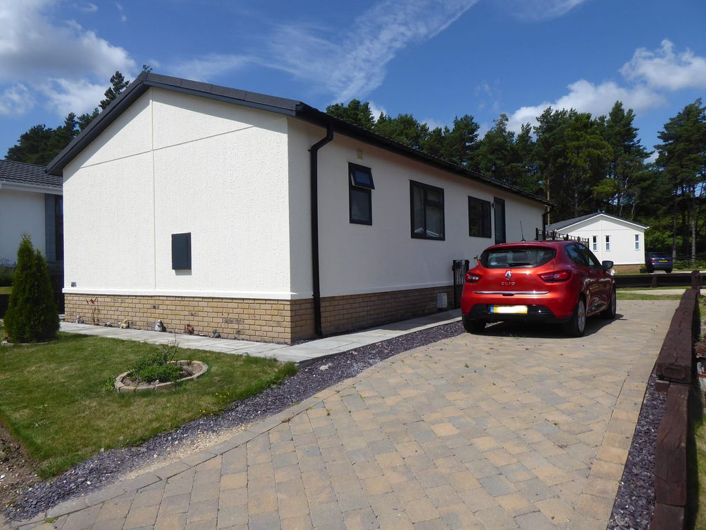 2 bed mobile/park home for sale in Maple Walk, Silver Mists Park, Ringwood, Dorset BH24, £250,000