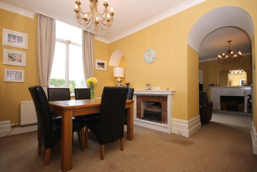 2 bed flat for sale in Stanley Avenue, Southport PR8, £235,000