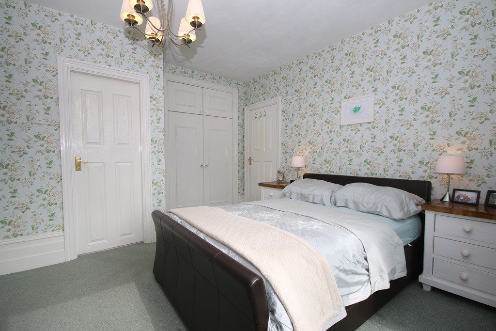 2 bed flat for sale in Stanley Avenue, Southport PR8, £235,000