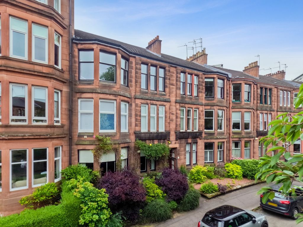 2 bed flat for sale in Marlborough Avenue, Broomhill, Glasgow G11, £295,000