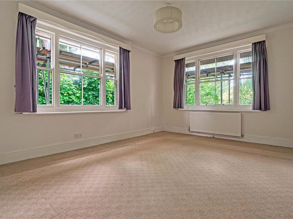 1 bed flat for sale in 5 Vale Towers, Tunbridge Wells TN1, £235,000