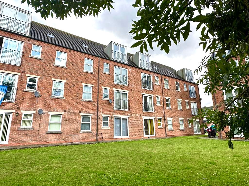 2 bed flat for sale in Willow Tree Close, Lincoln LN5, £120,000