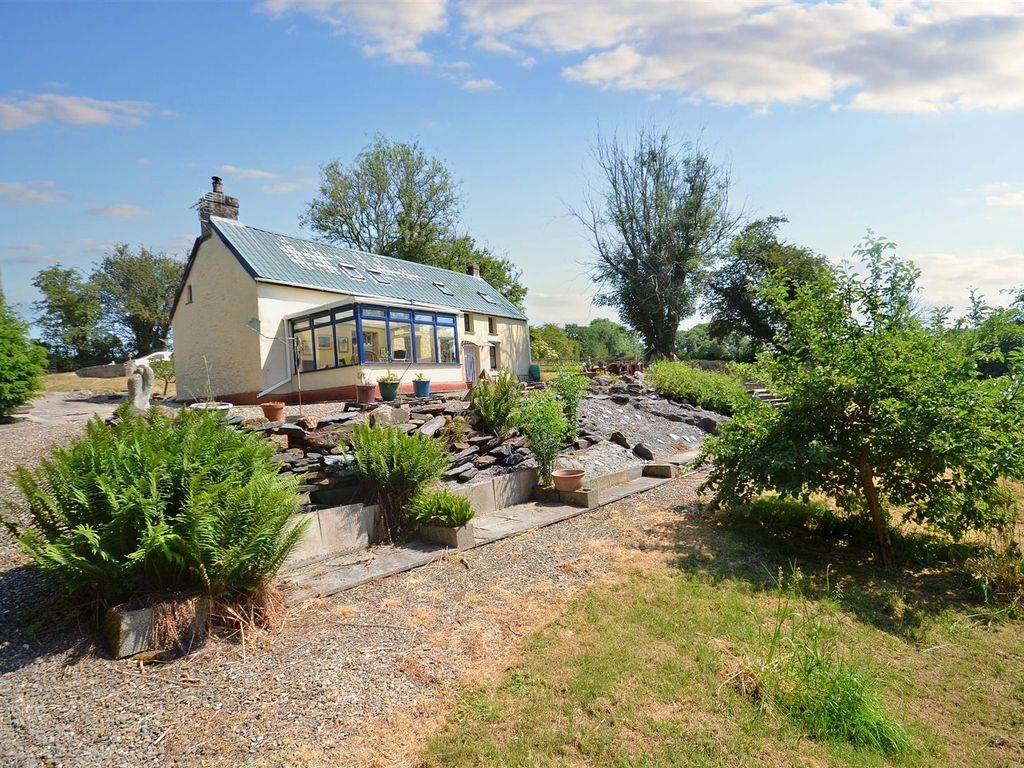 2 bed detached house for sale in Clynderwen SA66, £320,000