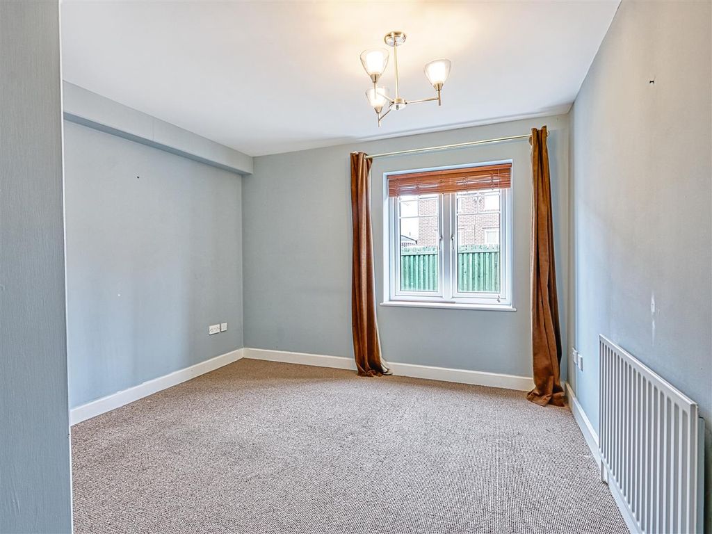2 bed flat for sale in The Studios, School Board Lane, Brampton, Chesterfield, Derbyshire S40, £137,500