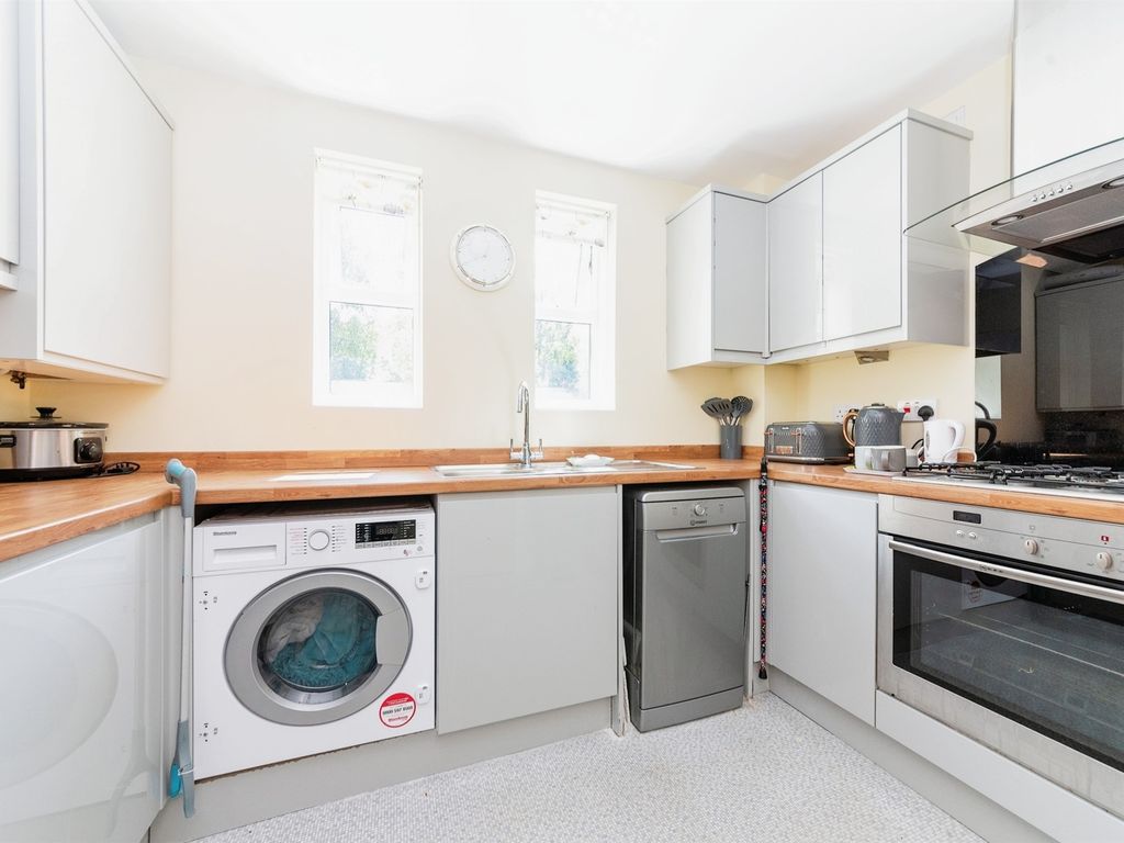 2 bed flat for sale in Edna Bowley Court, Market Harborough LE16, £190,000