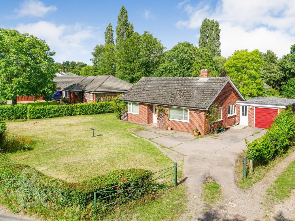 3 bed detached bungalow for sale in Common Road, Bressingham, Diss IP22, £300,000