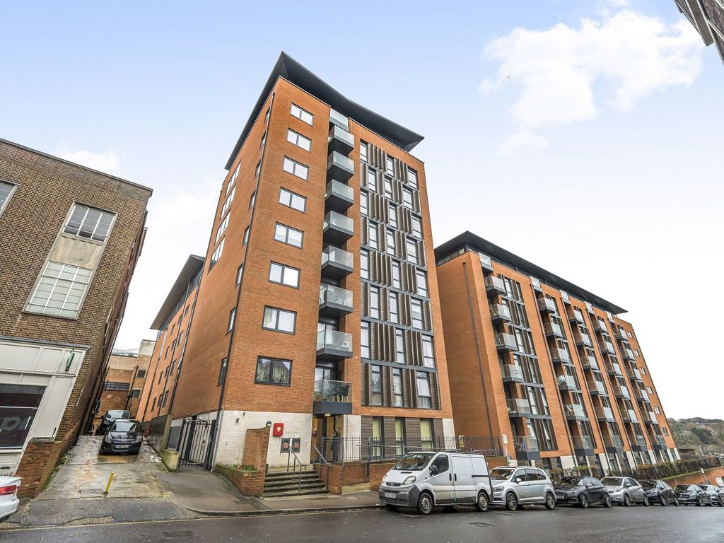 1 bed flat for sale in Ringers Road, Bromley BR1, £280,000