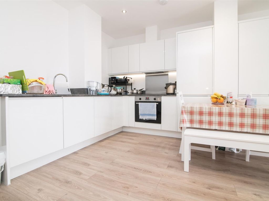 2 bed flat for sale in Streetsbrook Road, Solihull B91, £290,000