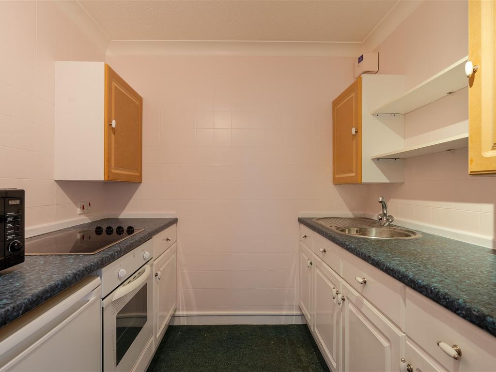 1 bed flat for sale in Bath Road, Keynsham, Bristol BS31, £110,000
