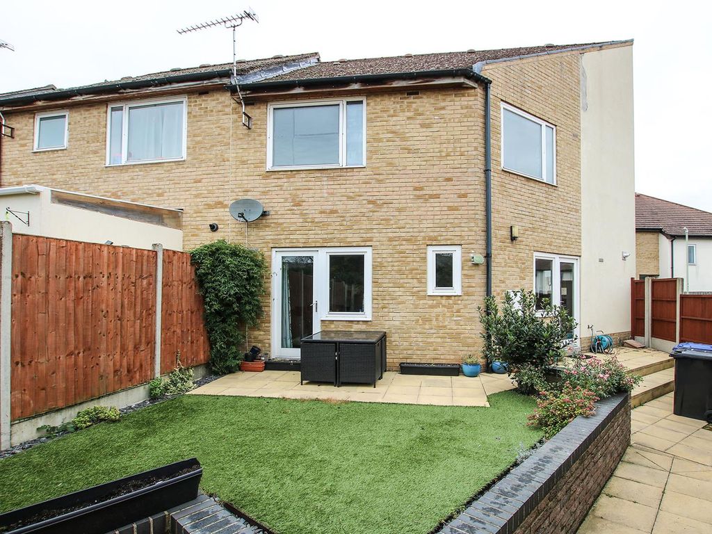 4 bed terraced house for sale in Ferneley Crescent, Newmarket CB8, £270,000
