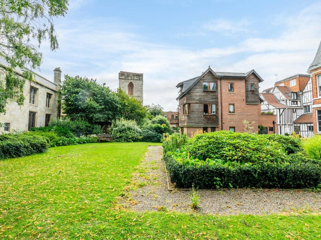 1 bed flat for sale in Talbot Court, Low Petergate, York YO1, £250,000