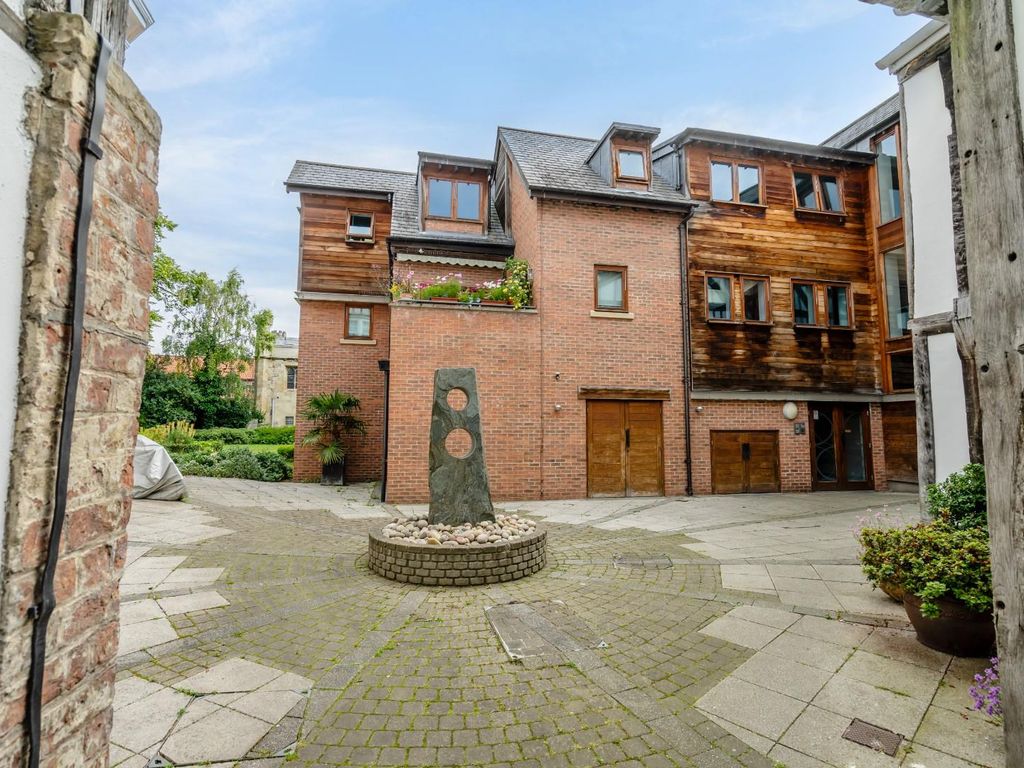 1 bed flat for sale in Talbot Court, Low Petergate, York YO1, £250,000