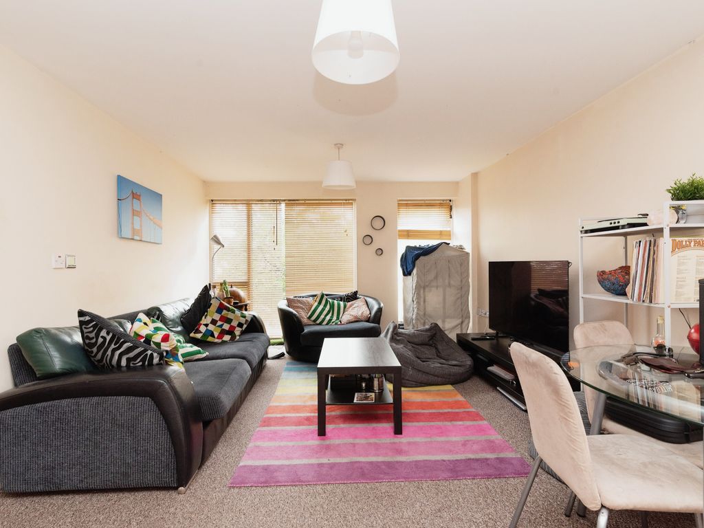2 bed flat for sale in Reresby Court, Dumballs Road, Cardiff Bay CF10, £140,000
