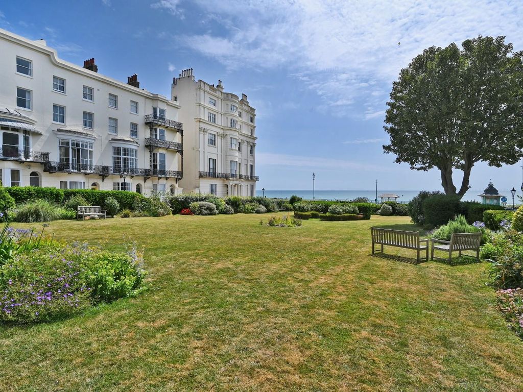 1 bed flat for sale in Marine Square, Brighton BN2, £220,000