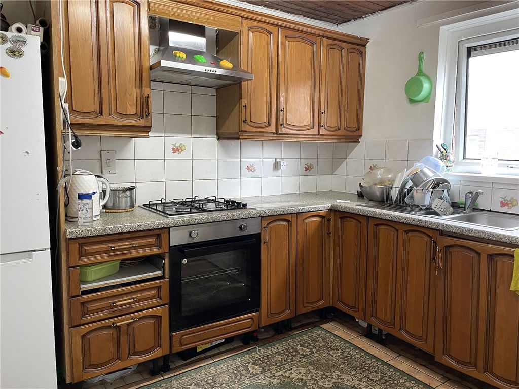 2 bed flat for sale in Elmdale Street, Leicester, Leicestershire LE4, £130,000
