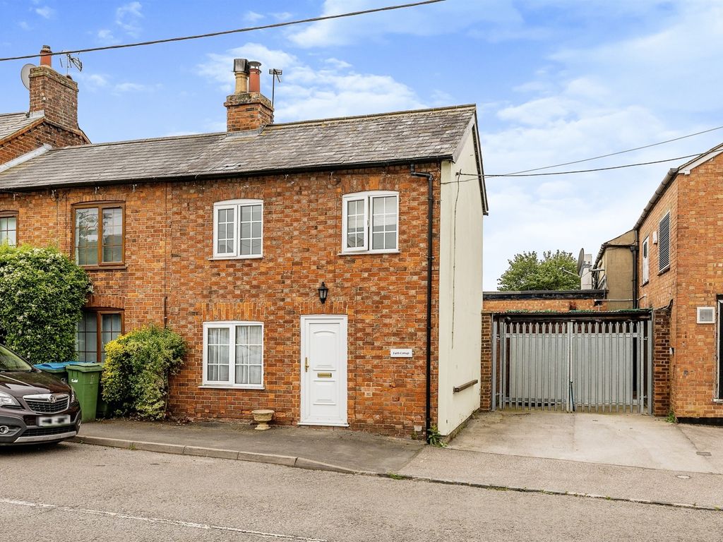 2 bed cottage for sale in Chaloners Hill, Steeple Claydon, Buckingham MK18, £200,000