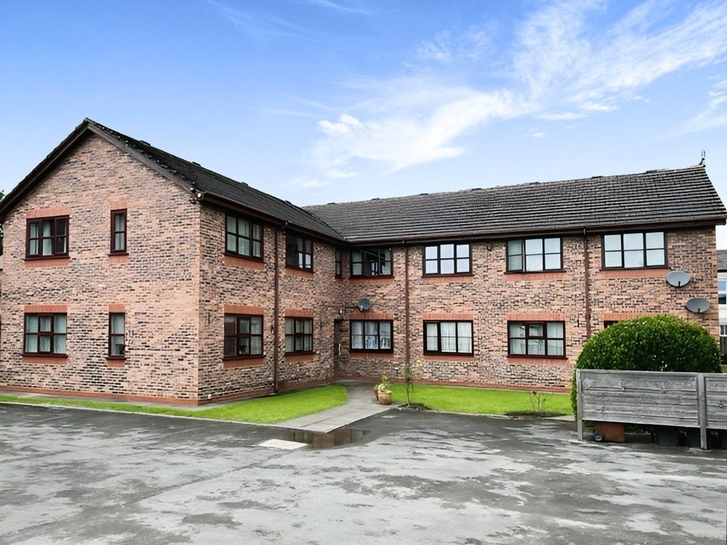 2 bed flat for sale in Oak Street, Hazel Grove, Stockport, Greater Manchester SK7, £165,000