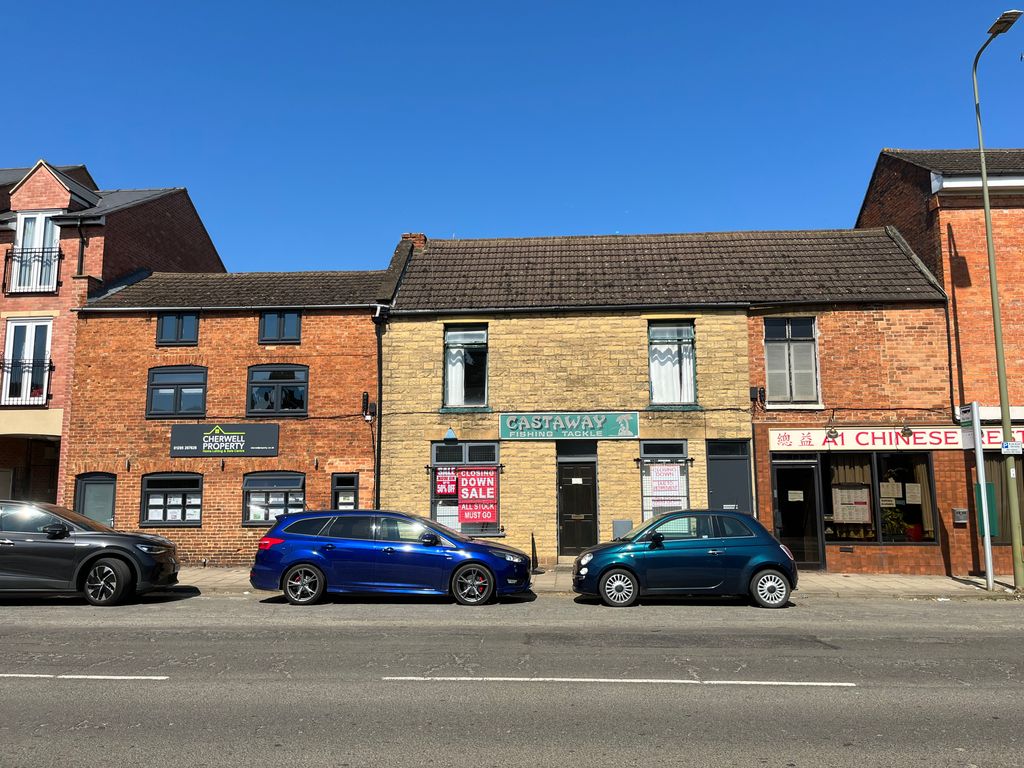Retail premises for sale in Warwick Road, Banbury OX16, £70,000