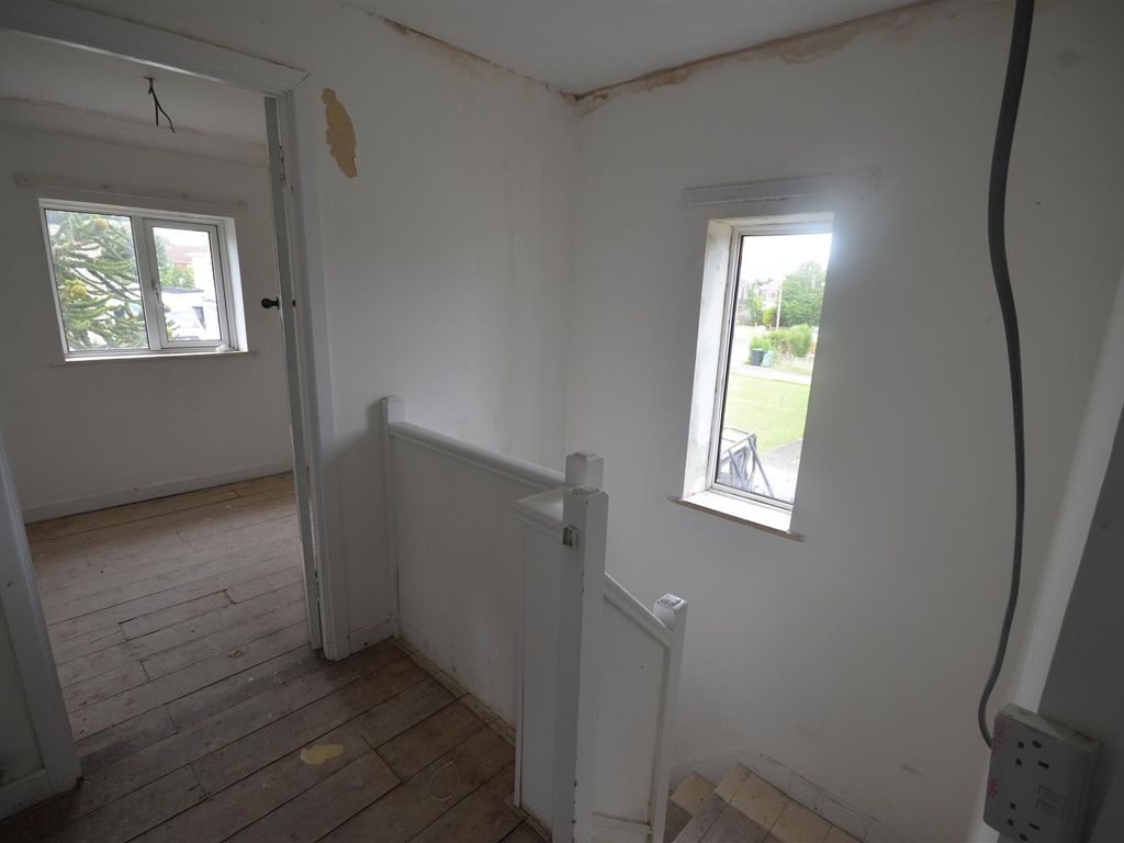 3 bed semi-detached house for sale in Newleaze, Hilperton, Nr Trowbridge BA14, £220,000
