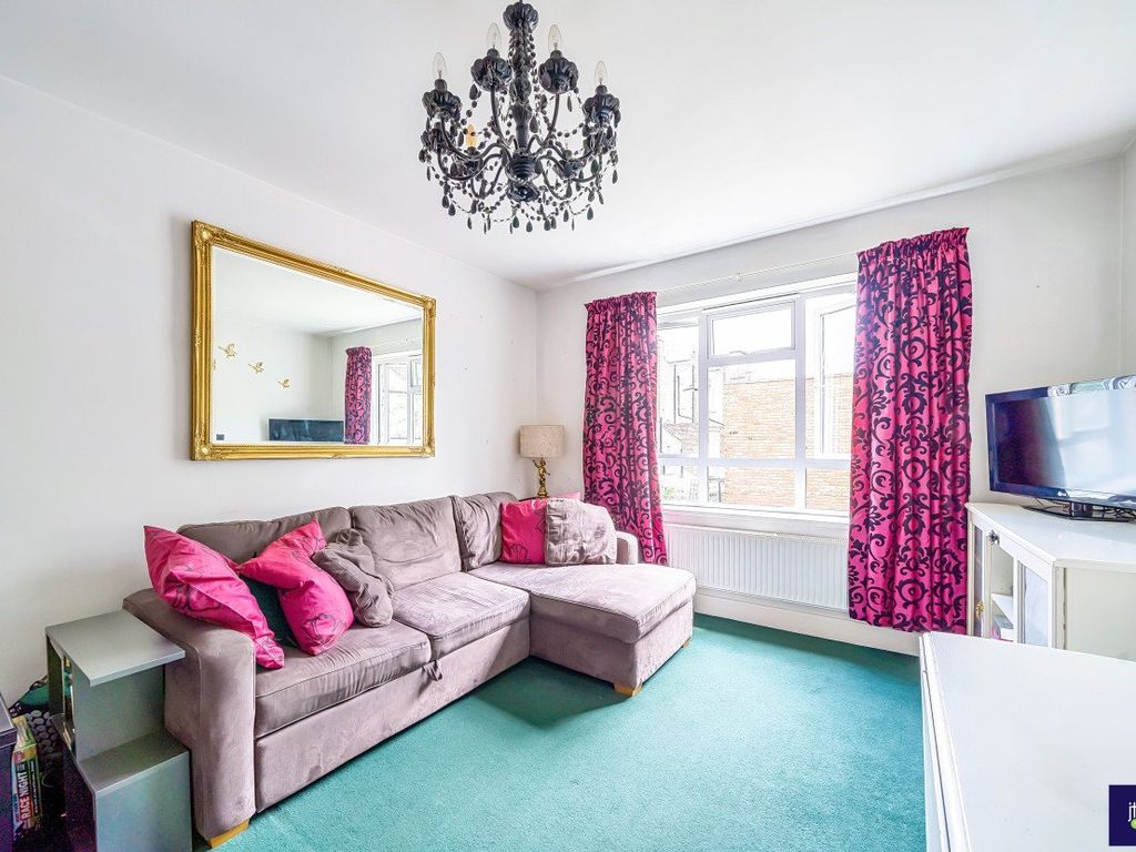 1 bed flat for sale in Kingsdown Road, London N19, £325,000
