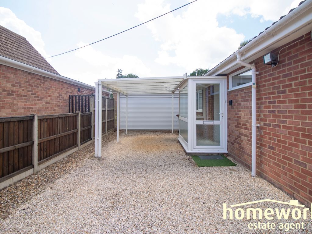 3 bed detached bungalow for sale in The Street, Norwich NR9, £225,000