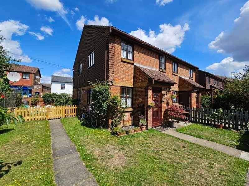 1 bed terraced house for sale in Dutch Barn Close, Stanwell Village, Stanwell TW19, £275,000