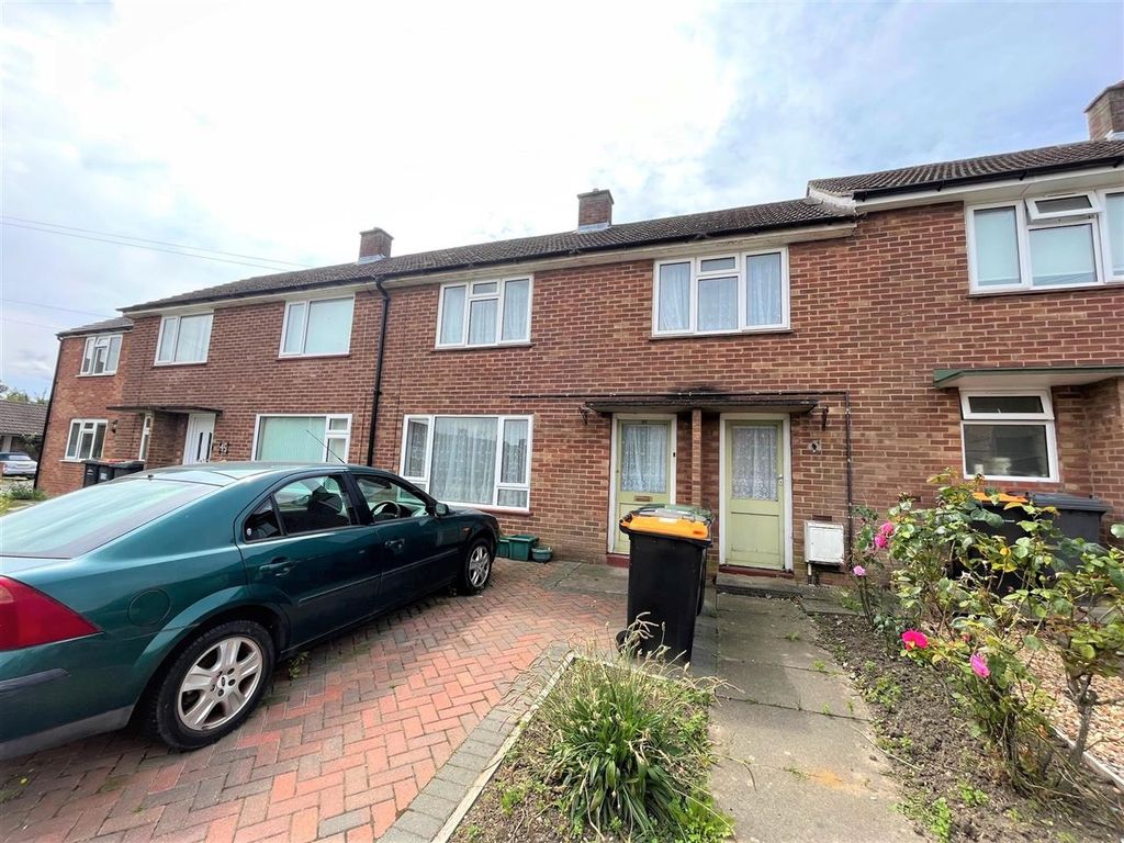 2 bed terraced house for sale in Barley Way, Bedford MK41, £200,000