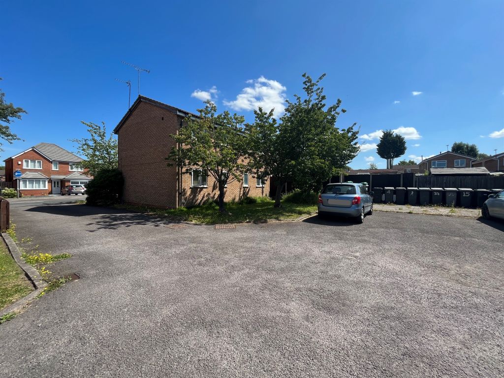 1 bed flat for sale in Cavalier Circus, Moseley Parklands, Wolverhampton WV10, £50,000