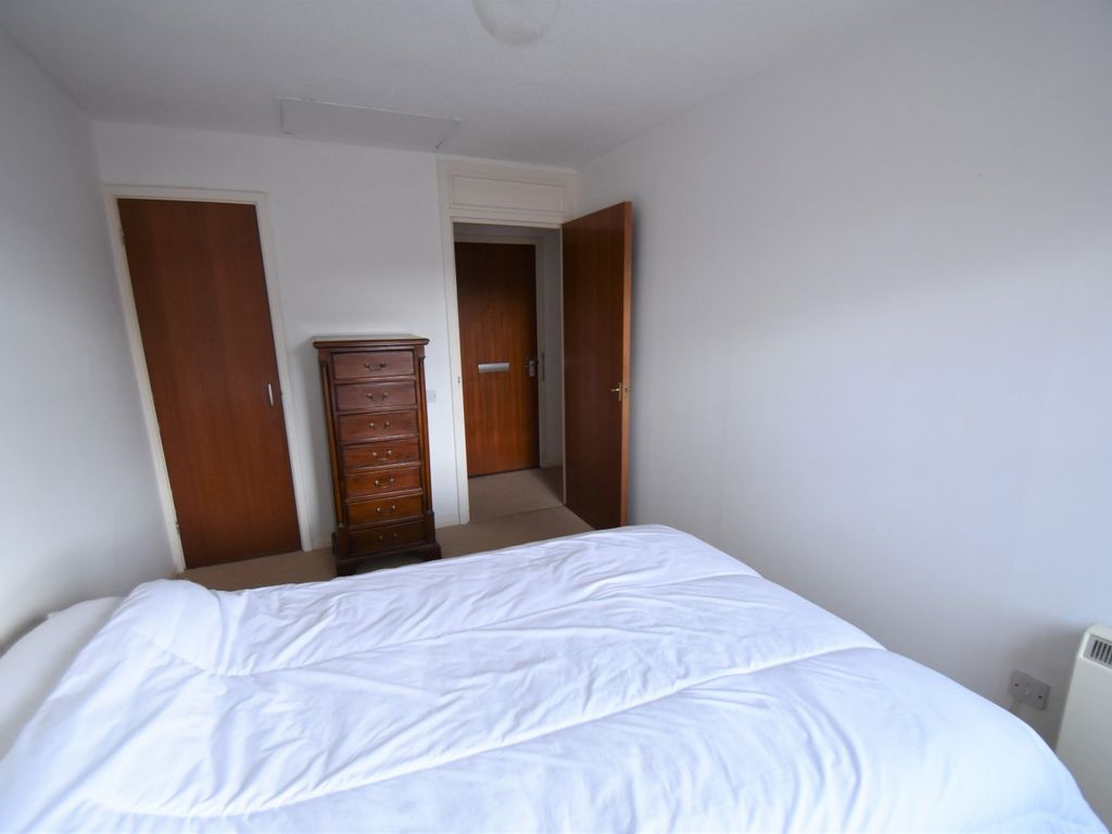 1 bed flat for sale in Town Bridge Court, Chesham HP5, £120,000