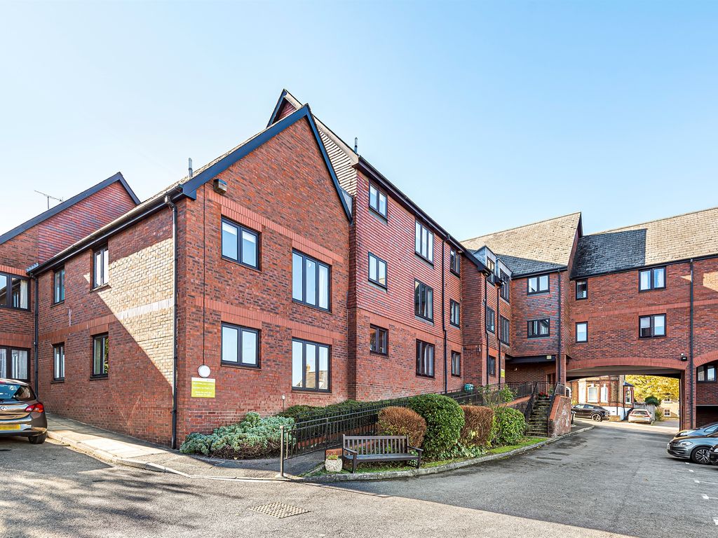 2 bed property for sale in Cowper Road, Berkhamsted HP4, £215,000