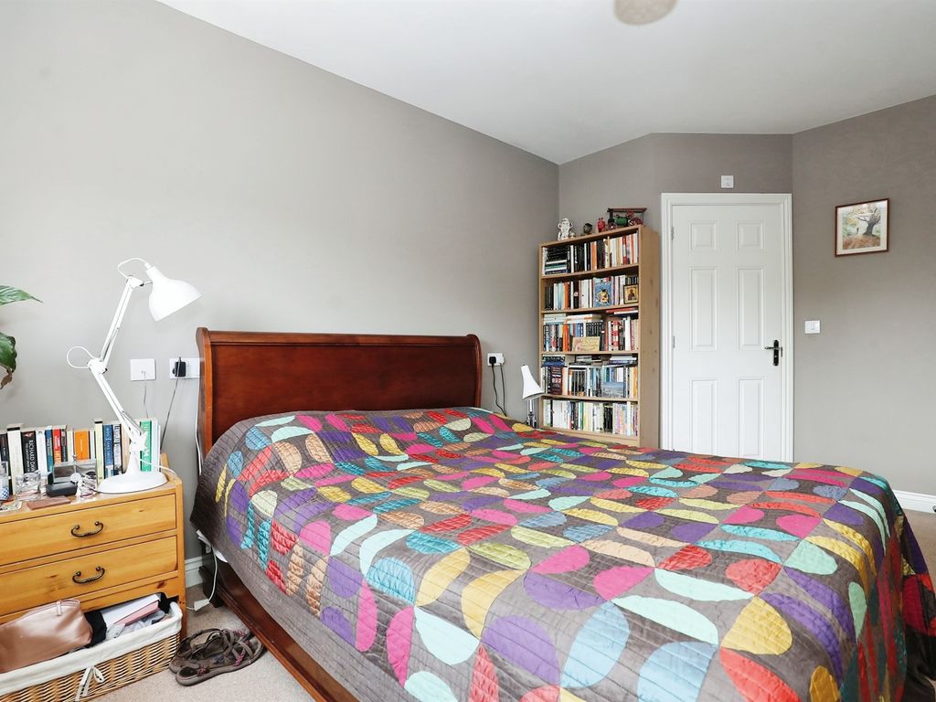 2 bed flat for sale in Hamlet Way, Stratford-Upon-Avon CV37, £195,000